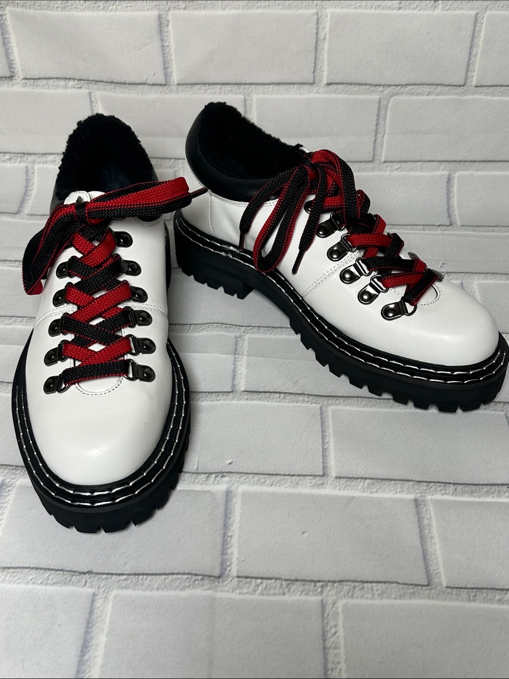 NWOT CECELIA NEW YORK White/Black Lace-Up Ankle Booties w/ Red/Black Laces Sz 8